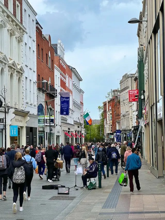 shoppers on grafton street dublin - banks exiting ireland - doddl